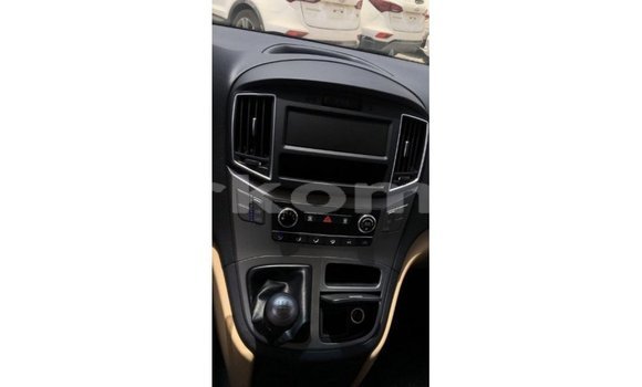 Buy Import Hyundai Accent White Car in Import - Dubai in Great Comore Buy Import Hyundai Accent White Car in Import - Dubai in Great Comore