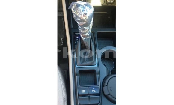 Buy Import Hyundai Tucson White Car in Import - Dubai in Great Comore Buy Import Hyundai Tucson White Car in Import - Dubai in Great Comore