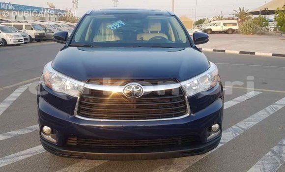Acheter Import Voiture Toyota Highlander Bleu à Import - Dubai, Grande Comore Acheter Import Voiture Toyota Highlander Bleu à Import - Dubai, Grande Comore