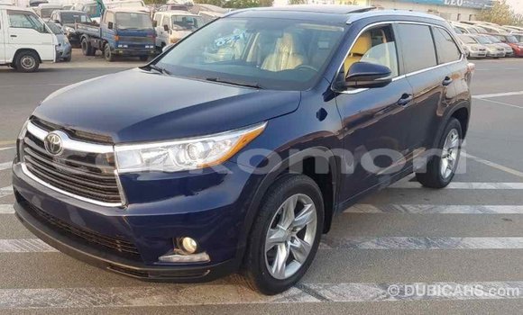 Acheter Import Voiture Toyota Highlander Bleu à Import - Dubai, Grande Comore Acheter Import Voiture Toyota Highlander Bleu à Import - Dubai, Grande Comore