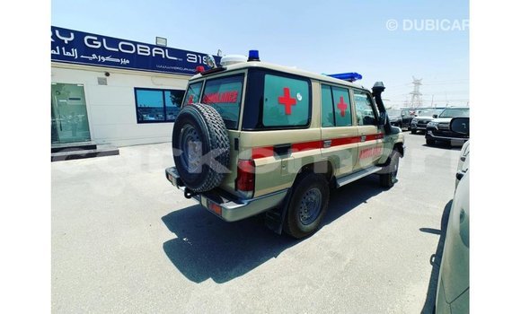 Buy Import Toyota Land Cruiser White Car in Import - Dubai in Great Comore Buy Import Toyota Land Cruiser White Car in Import - Dubai in Great Comore