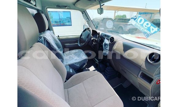 Buy Import Toyota Land Cruiser White Car in Import - Dubai in Great Comore Buy Import Toyota Land Cruiser White Car in Import - Dubai in Great Comore