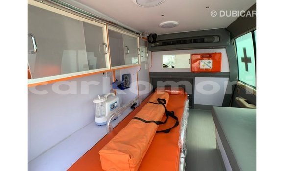 Buy Import Toyota Land Cruiser White Car in Import - Dubai in Great Comore Buy Import Toyota Land Cruiser White Car in Import - Dubai in Great Comore