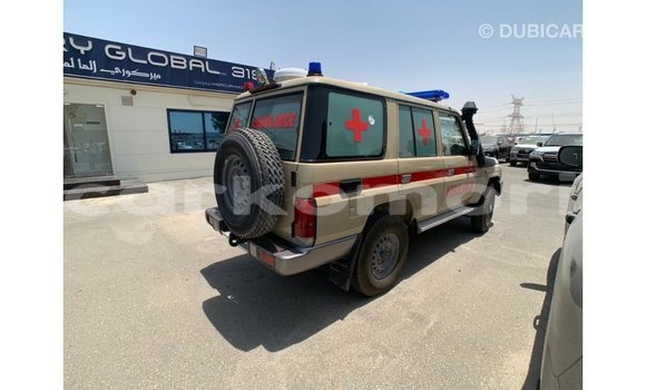 Buy Import Toyota Land Cruiser White Car in Import - Dubai in Great Comore Buy Import Toyota Land Cruiser White Car in Import - Dubai in Great Comore