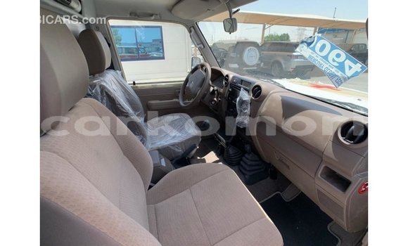 Buy Import Toyota Land Cruiser White Car in Import - Dubai in Great Comore Buy Import Toyota Land Cruiser White Car in Import - Dubai in Great Comore