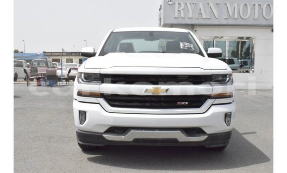 Acheter Import Voiture Chevrolet Silverado Blanc à Import - Dubai, Grande Comore