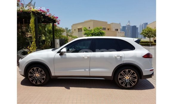 Buy Import Porsche Cayenne White Car in Import - Dubai in Great Comore Buy Import Porsche Cayenne White Car in Import - Dubai in Great Comore
