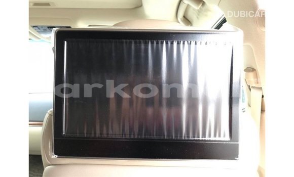 Acheter Import Voiture Toyota Land Cruiser Blanc à Import - Dubai, Grande Comore Acheter Import Voiture Toyota Land Cruiser Blanc à Import - Dubai, Grande Comore