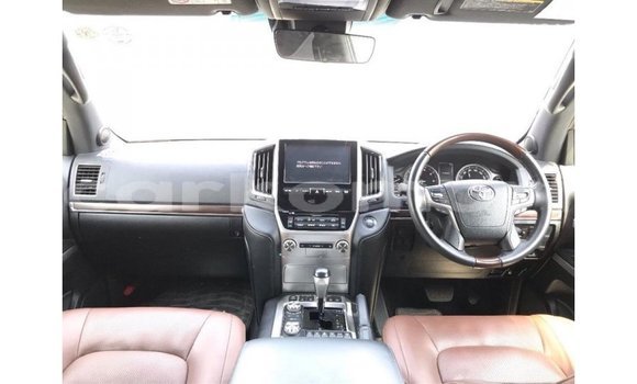 Buy Import Toyota Land Cruiser White Car in Import - Dubai in Great Comore Buy Import Toyota Land Cruiser White Car in Import - Dubai in Great Comore
