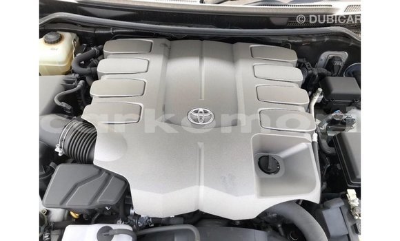 Buy Import Toyota Land Cruiser White Car in Import - Dubai in Great Comore Buy Import Toyota Land Cruiser White Car in Import - Dubai in Great Comore
