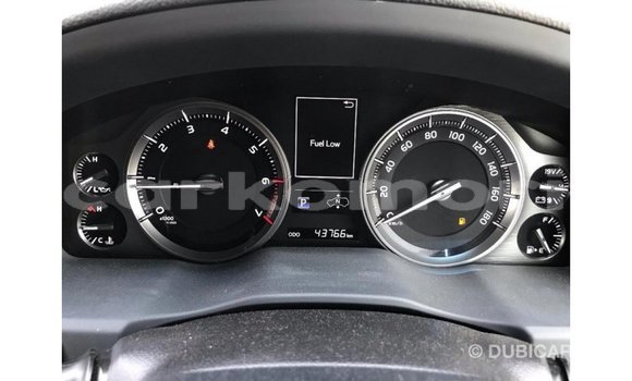 Buy Import Toyota Land Cruiser White Car in Import - Dubai in Great Comore Buy Import Toyota Land Cruiser White Car in Import - Dubai in Great Comore