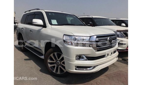 Buy Import Toyota Land Cruiser White Car in Import - Dubai in Great Comore Buy Import Toyota Land Cruiser White Car in Import - Dubai in Great Comore