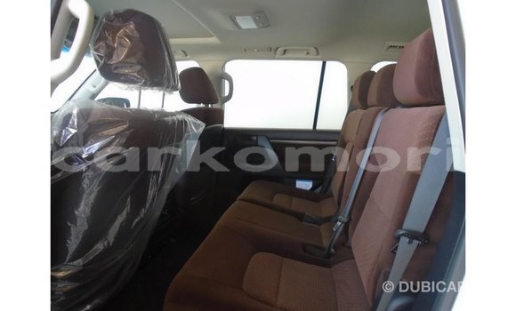 Buy Import Toyota Land Cruiser White Car in Import - Dubai in Great Comore Buy Import Toyota Land Cruiser White Car in Import - Dubai in Great Comore