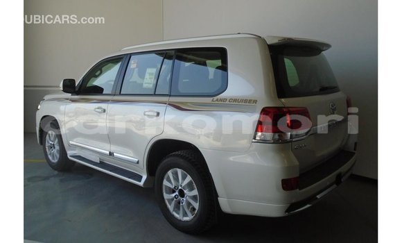 Buy Import Toyota Land Cruiser White Car in Import - Dubai in Great Comore Buy Import Toyota Land Cruiser White Car in Import - Dubai in Great Comore