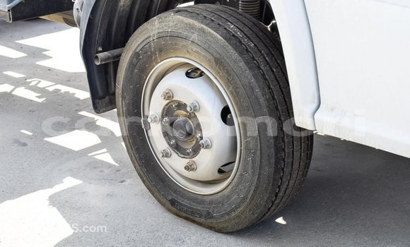 Buy Import Mercedes-Benz 190 White Car in Import - Dubai in Great Comore Buy Import Mercedes-Benz 190 White Car in Import - Dubai in Great Comore