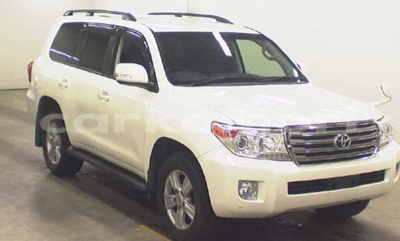 Buy Import Toyota Land Cruiser White Car in Import - Dubai in Great Comore Buy Import Toyota Land Cruiser White Car in Import - Dubai in Great Comore