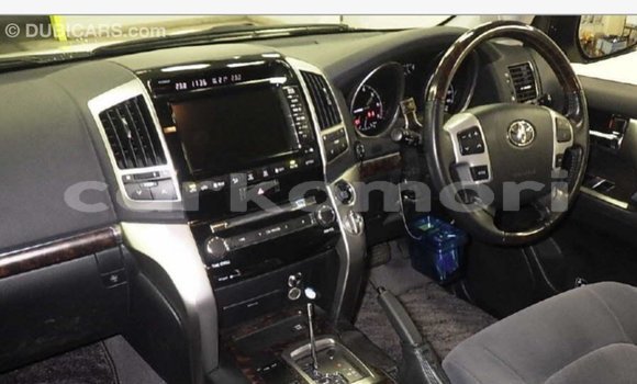 Buy Import Toyota Land Cruiser White Car in Import - Dubai in Great Comore Buy Import Toyota Land Cruiser White Car in Import - Dubai in Great Comore