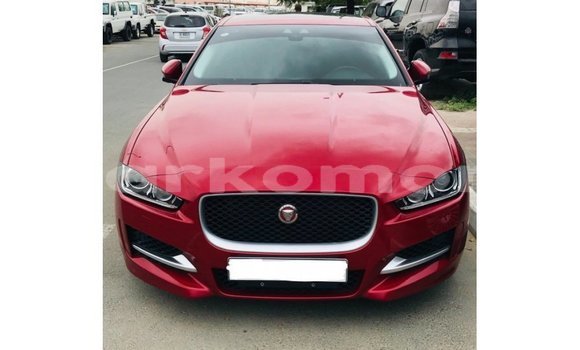 Acheter Import Voiture Jaguar XE Rouge à Import - Dubai, Grande Comore