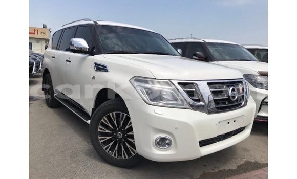 Acheter Import Voiture Nissan Patrol Blanc à Import - Dubai, Grande Comore
