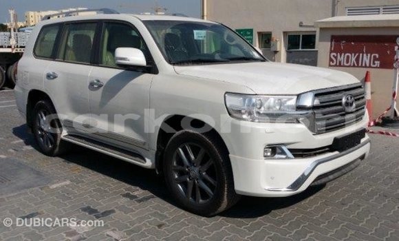 Buy Import Toyota Land Cruiser White Car in Import - Dubai in Great Comore Buy Import Toyota Land Cruiser White Car in Import - Dubai in Great Comore