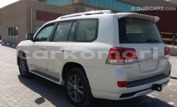 Buy Import Toyota Land Cruiser White Car in Import - Dubai in Great Comore Buy Import Toyota Land Cruiser White Car in Import - Dubai in Great Comore