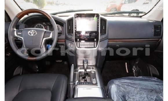 Buy Import Toyota Land Cruiser White Car in Import - Dubai in Great Comore Buy Import Toyota Land Cruiser White Car in Import - Dubai in Great Comore