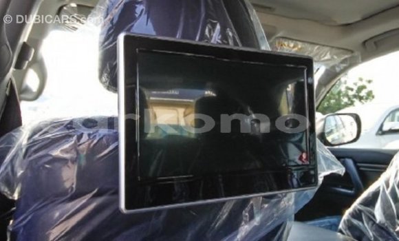 Buy Import Toyota Land Cruiser White Car in Import - Dubai in Great Comore Buy Import Toyota Land Cruiser White Car in Import - Dubai in Great Comore