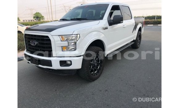 Acheter Import Voiture Ford Club Wagon Blanc à Import - Dubai, Grande Comore Acheter Import Voiture Ford Club Wagon Blanc à Import - Dubai, Grande Comore