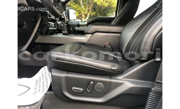 Acheter Import Voiture Ford Club Wagon Blanc à Import - Dubai, Grande Comore Acheter Import Voiture Ford Club Wagon Blanc à Import - Dubai, Grande Comore