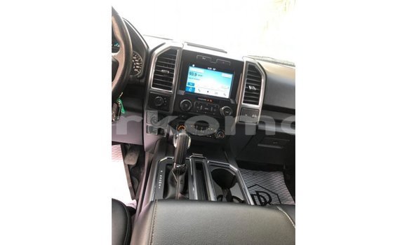 Acheter Import Voiture Ford Club Wagon Blanc à Import - Dubai, Grande Comore Acheter Import Voiture Ford Club Wagon Blanc à Import - Dubai, Grande Comore