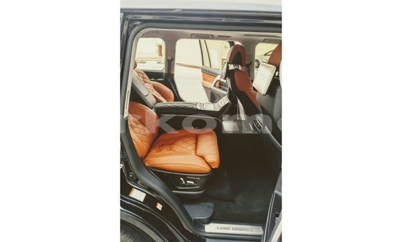 Buy Import Toyota Land Cruiser Black Car in Import - Dubai in Great Comore Buy Import Toyota Land Cruiser Black Car in Import - Dubai in Great Comore