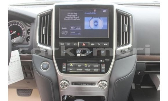 Buy Import Toyota Land Cruiser White Car in Import - Dubai in Great Comore Buy Import Toyota Land Cruiser White Car in Import - Dubai in Great Comore