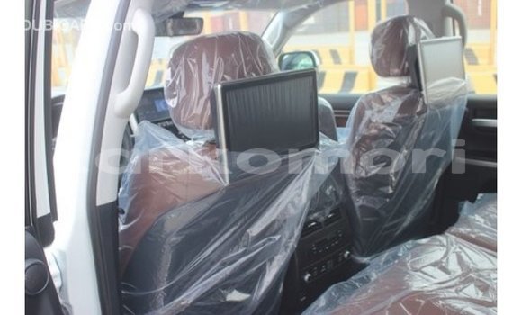 Buy Import Toyota Land Cruiser White Car in Import - Dubai in Great Comore Buy Import Toyota Land Cruiser White Car in Import - Dubai in Great Comore