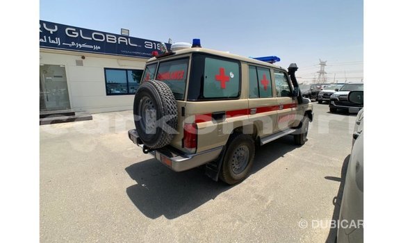 Buy Import Toyota Land Cruiser Beige Car in Import - Dubai in Great Comore Buy Import Toyota Land Cruiser Beige Car in Import - Dubai in Great Comore