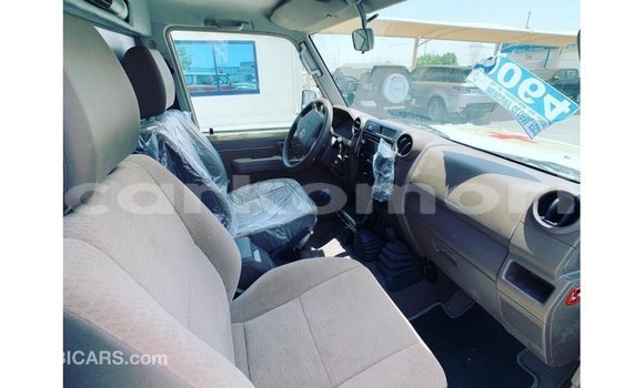 Buy Import Toyota Land Cruiser Beige Car in Import - Dubai in Great Comore Buy Import Toyota Land Cruiser Beige Car in Import - Dubai in Great Comore