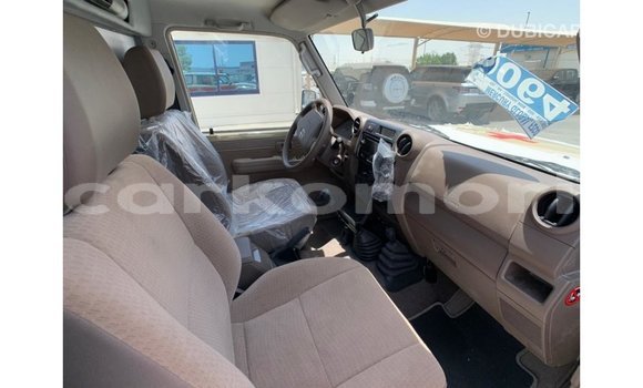 Buy Import Toyota Land Cruiser Beige Car in Import - Dubai in Great Comore Buy Import Toyota Land Cruiser Beige Car in Import - Dubai in Great Comore